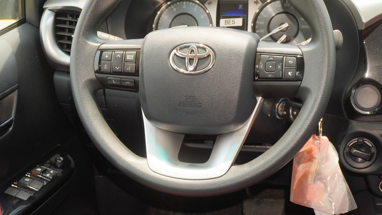 تويوتا هيلوكس SR5  2.7L  4WD A/T FULL 2025