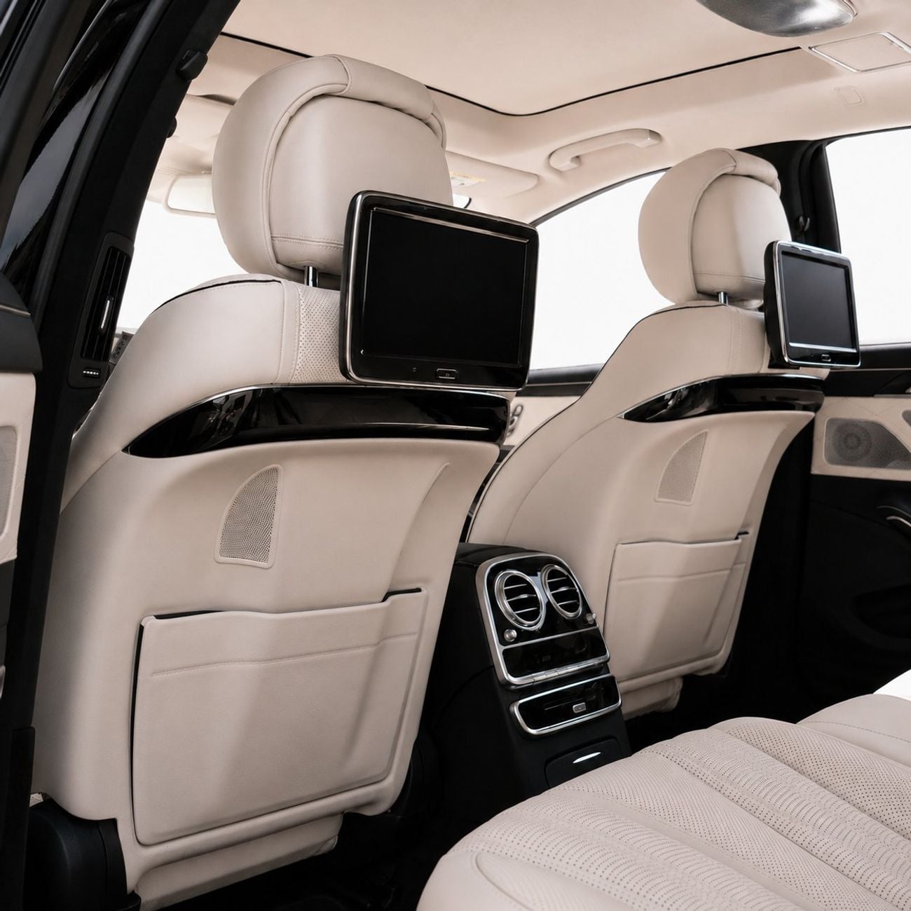 Mercedes Benz S63 AMG STANDARD AED 6,181 P.M • 0% Downpayment • Mercedes-Benz S 63 AMG • 1 Year Warranty
