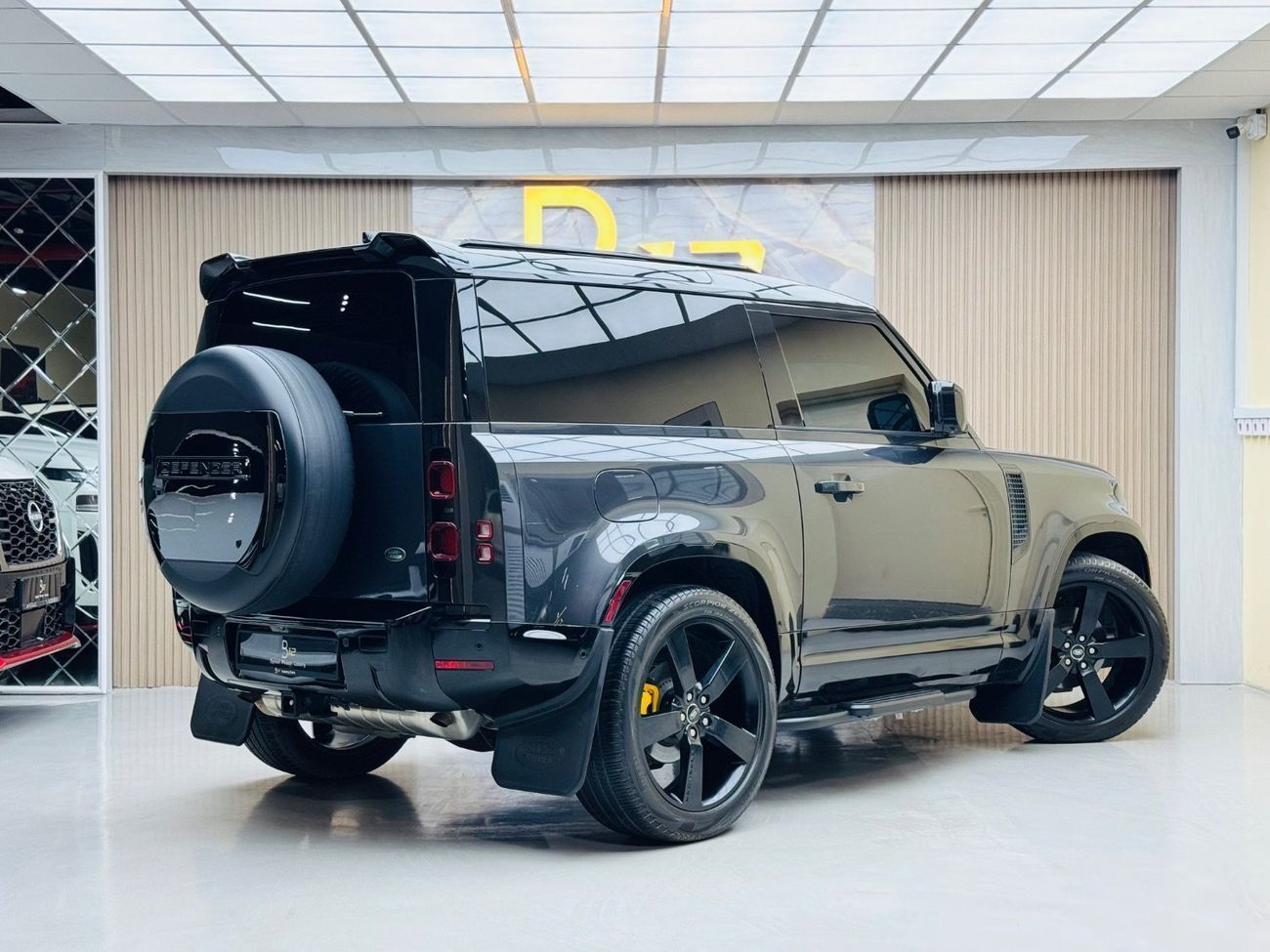 Land Rover Defender P300 90 SE 2.0L (5 Seater)