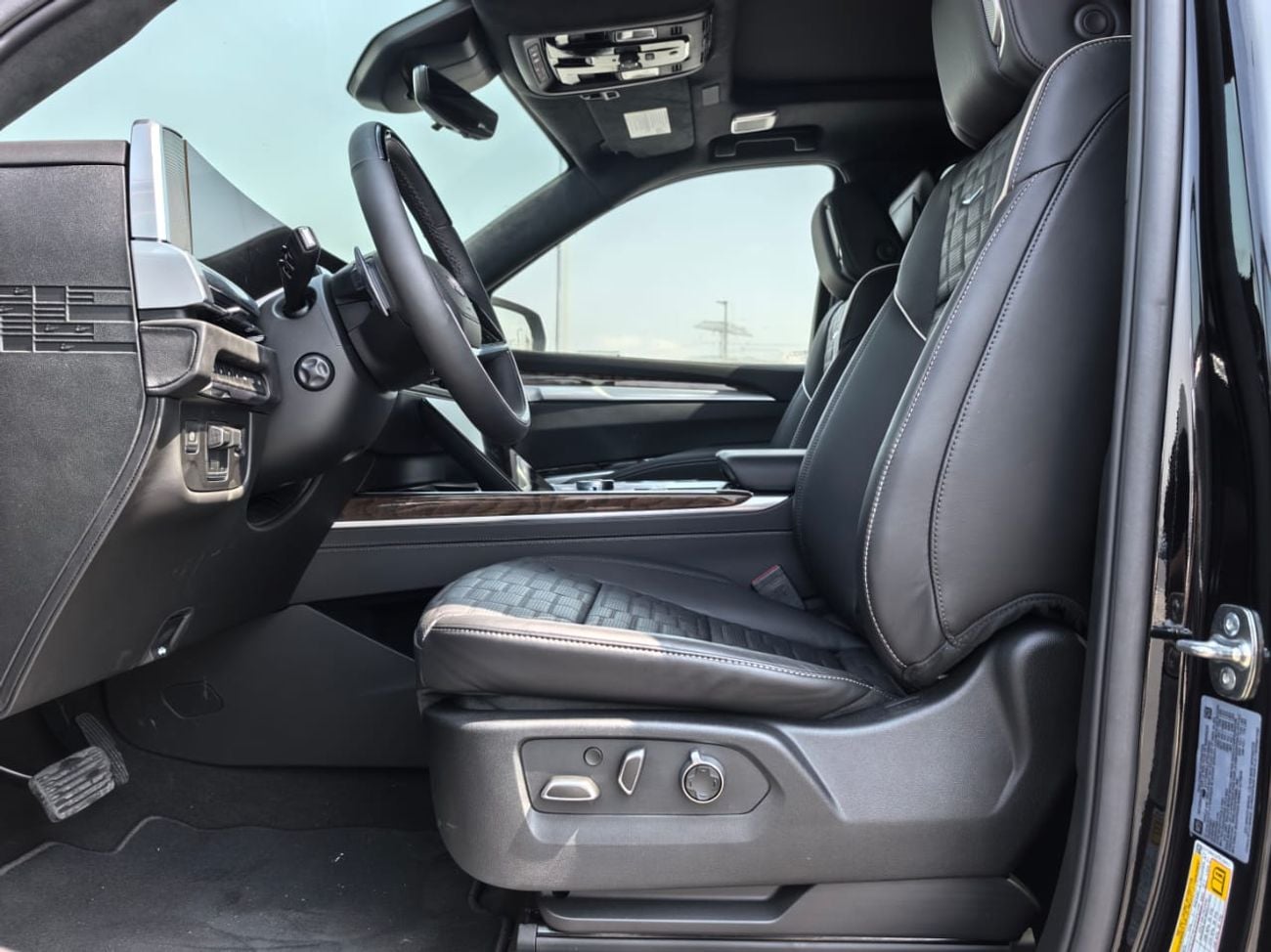 Cadillac Escalade ESV(Long)Sport Platinum Onyx Black Pkg | Fridge | 545k for local registration