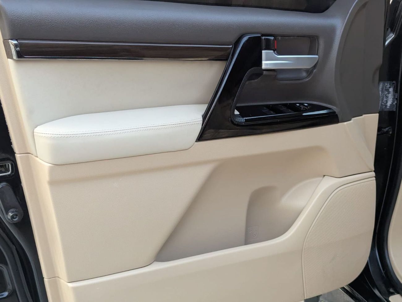 Toyota Land Cruiser Toyota landcruise 2015 Model Modified 2024 Model GXR 4.0L Engine Colour Black Transmission Automatic