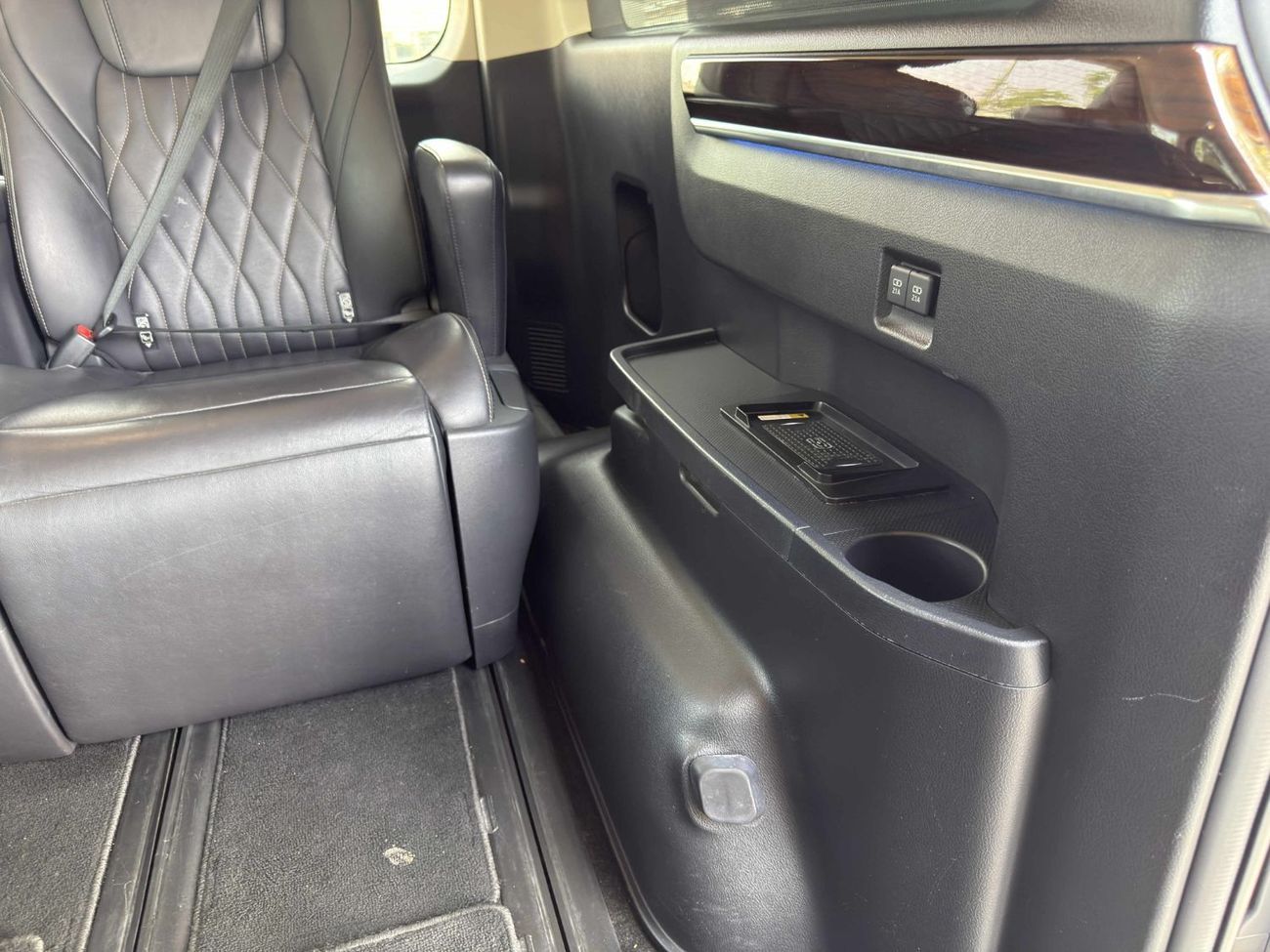 Toyota Granvia Premium 3.5L GCC SPEC