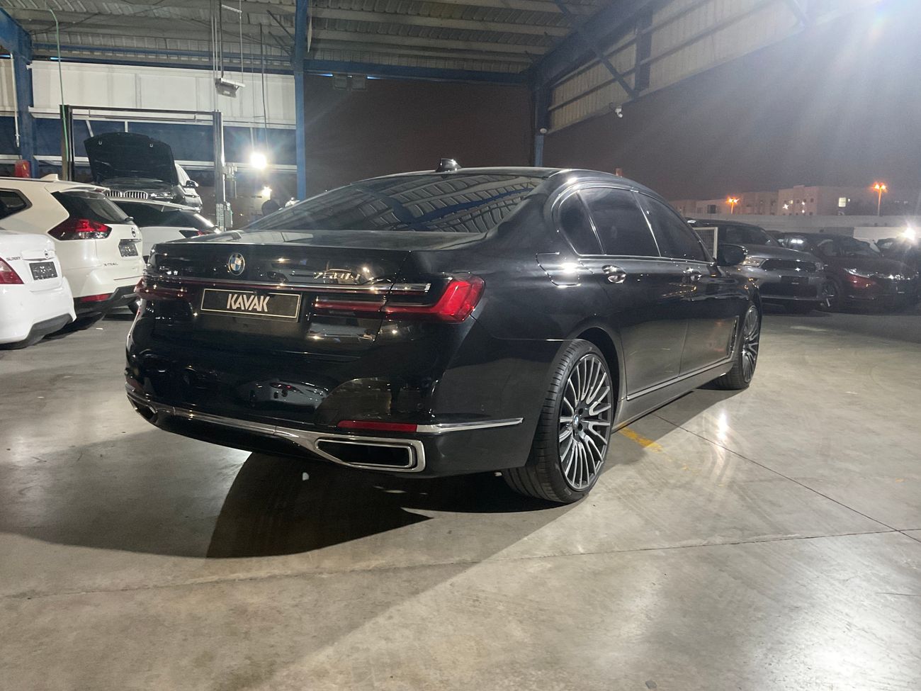 بي أم دبليو 750Li Pure Excellence | شامل الضمان | 0 ﺪﻔﻋﺓ ﺃﻮﻟﻯ