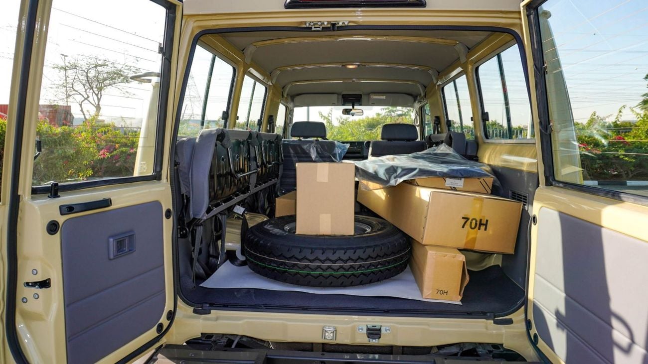 تويوتا لاند كروزر 70 ECTAGR019 - 2025 Toyota LC78 3 Doors Hardtop - 4.0L Petrol Auto Beige - With Snorkel