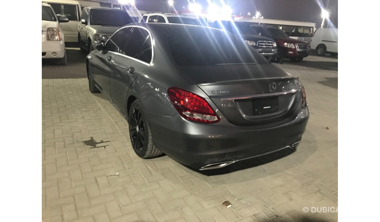 Mercedes-Benz C 300 مرسيدسC300 موديل2017 بحالة نظيفة وارد