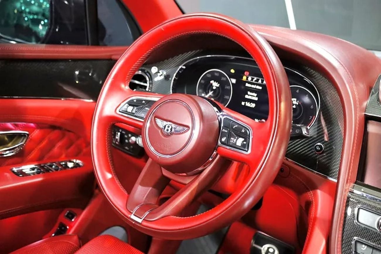 Bentley Bentayga V8, Mulliner Console Bottle Cooler, Rear Picnic Tables, Carbon Interior!!