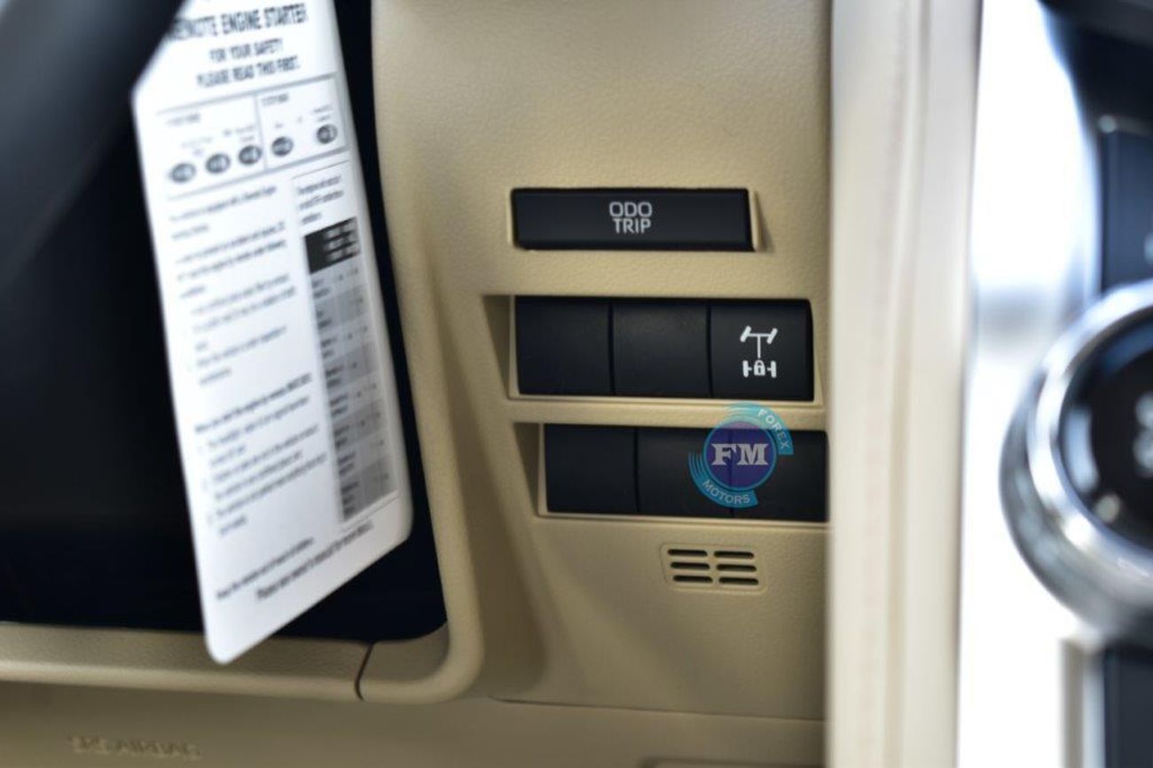 تويوتا لاند كروزر 300 GXR-V V6 4.0L Petrol 4WD 7 Seat Automatic