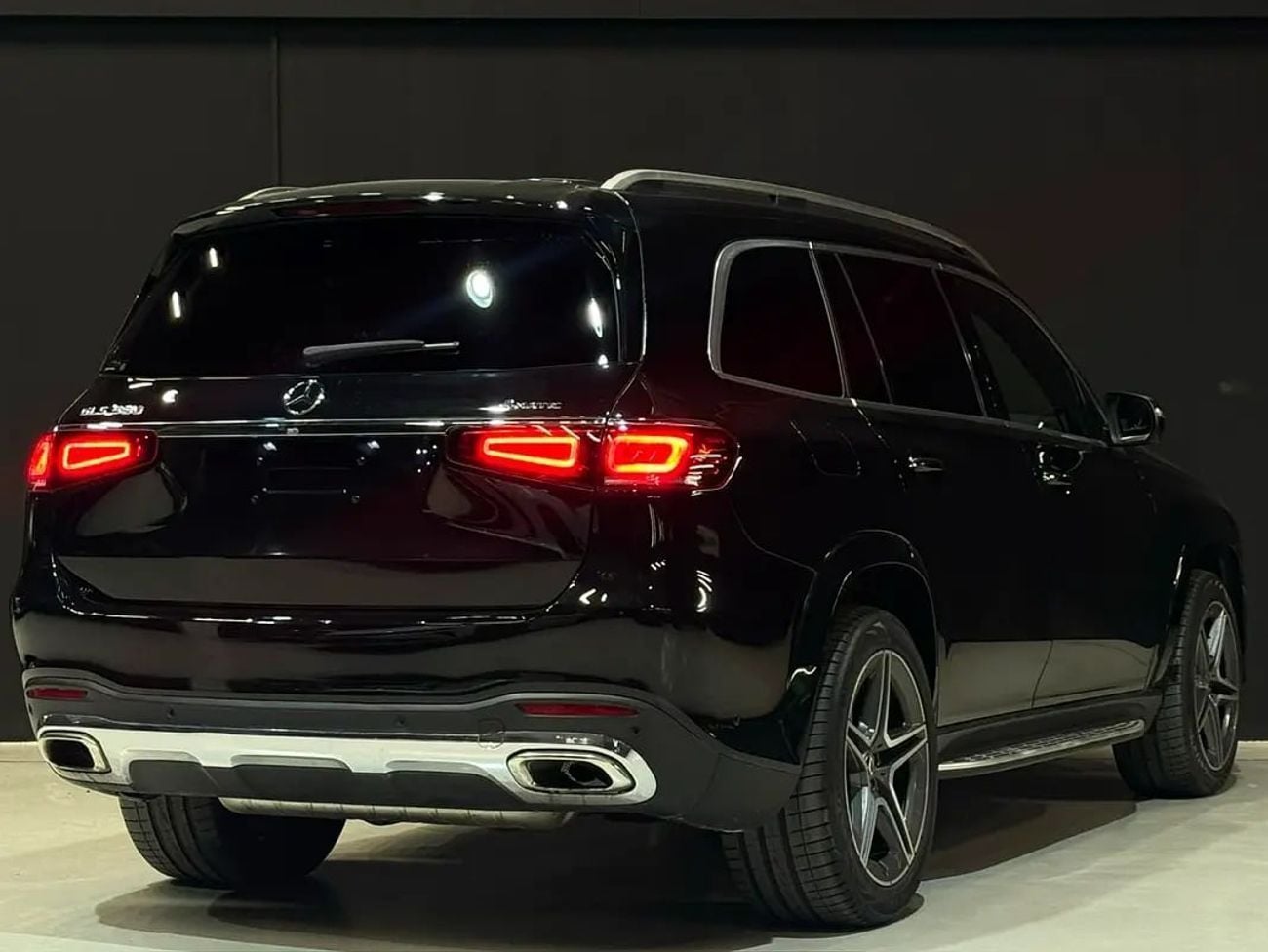 Mercedes Benz GLS580 STD | Ultra Low KM | V8 | AED 179,999