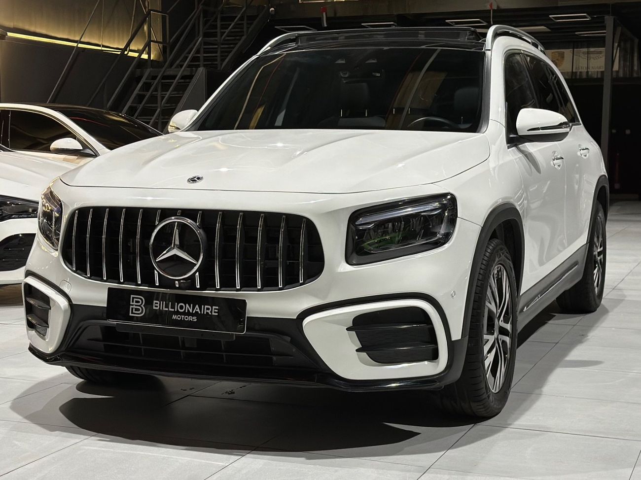 مرسيدس بنز GLB 250 4MATIC 2.0L (221 HP) MERCEDES-BENZ GLB250 4MATIC | 2024 | FULL OPTIONS | VERY GOOD CONDITIONS