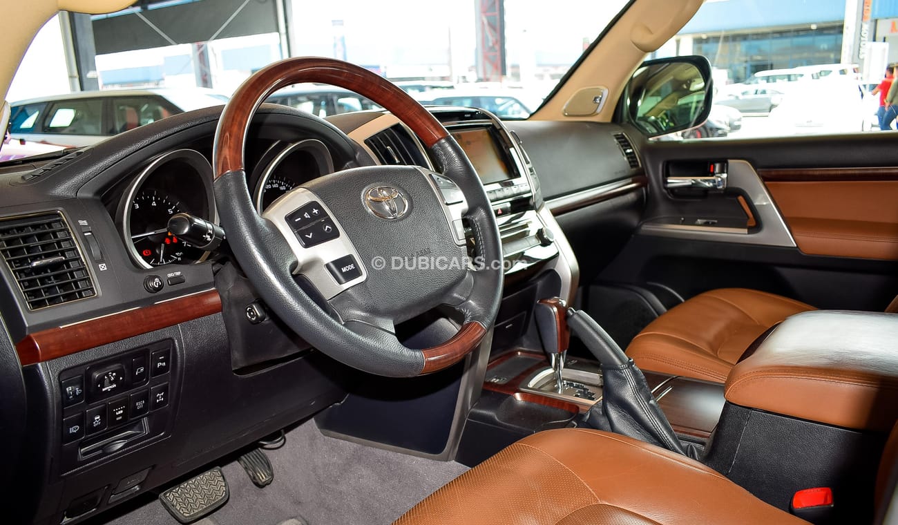 Toyota Land Cruiser VXR V8 5.7