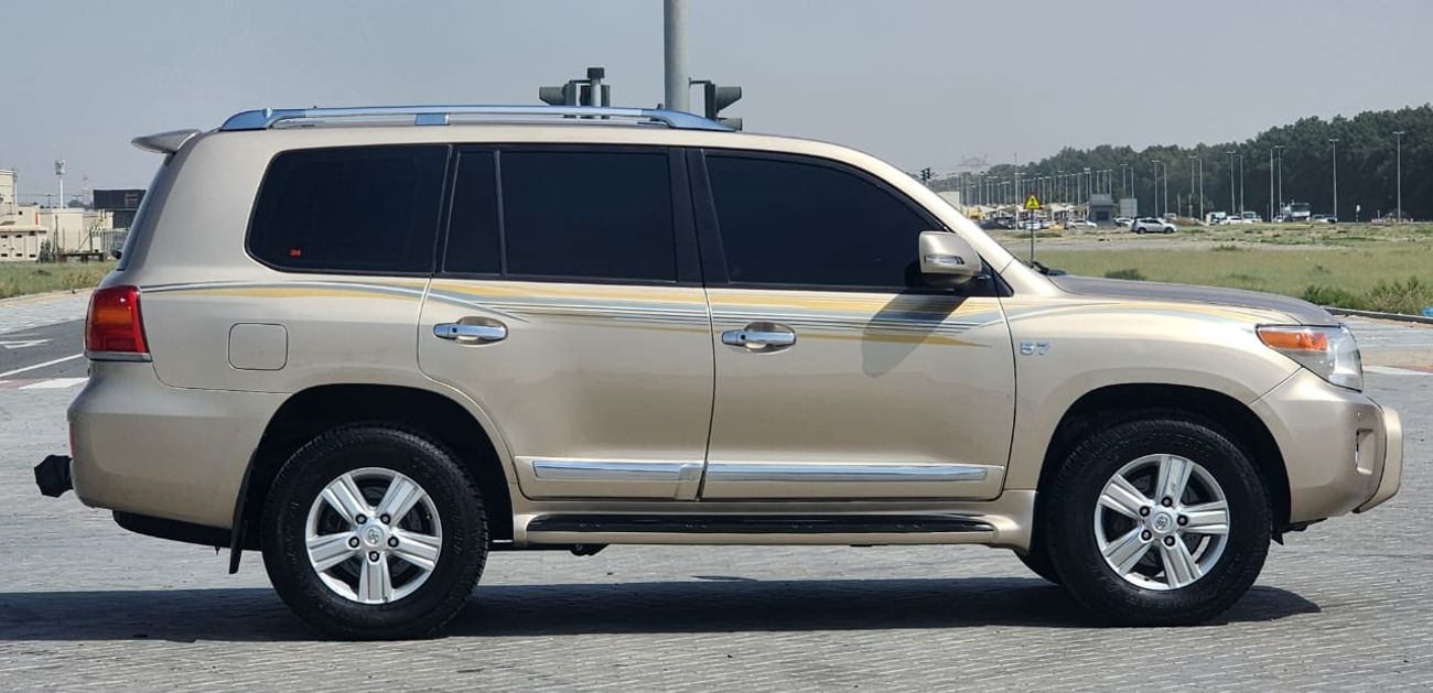 Toyota Land Cruiser VXR 5.7 L