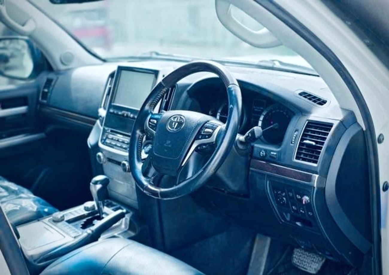 تويوتا لاند كروزر 2017 Model ZX RHD Diesel Engine Full Option Very clean and perfect condition