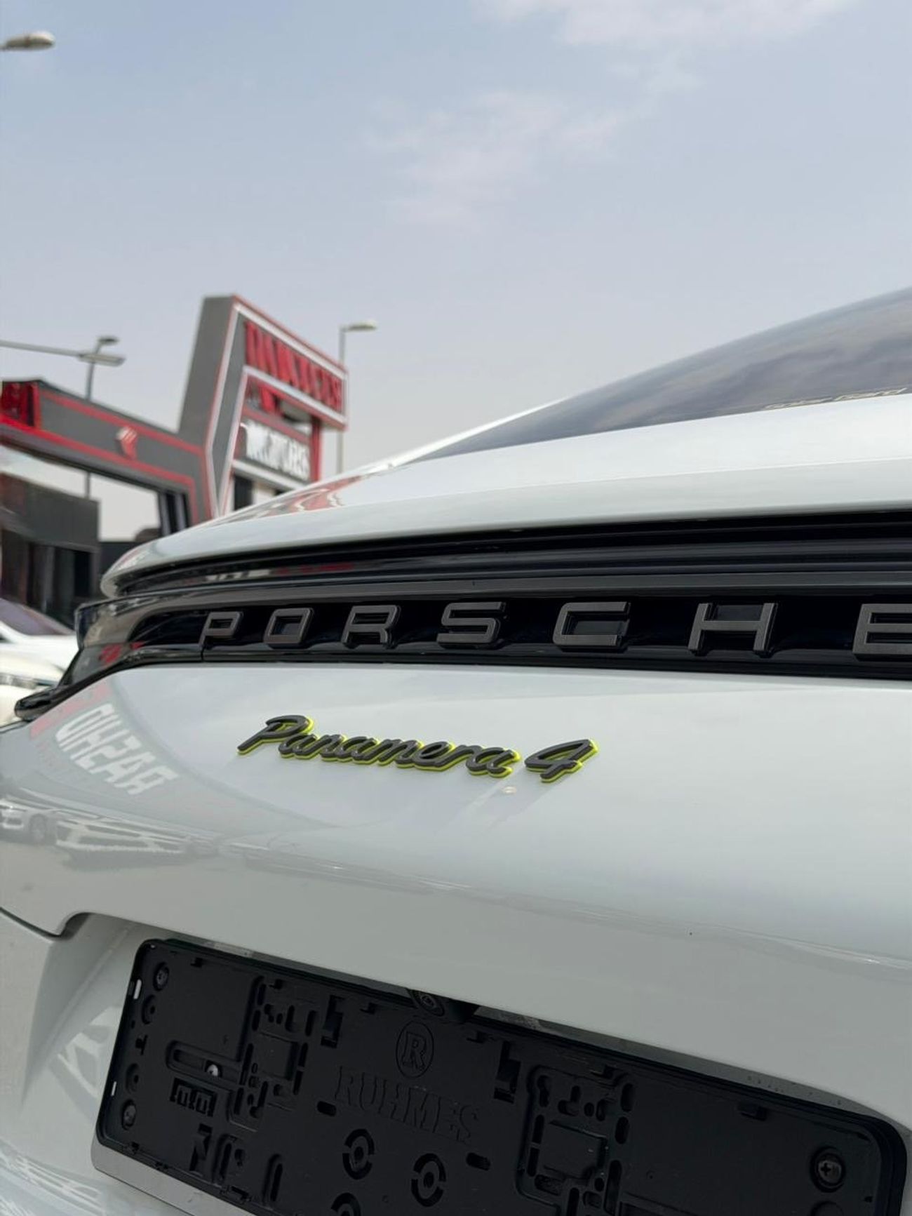 بورش باناميرا Turbo S E-Hybrid Sport Turismo 4.0L (680 HP) RWD