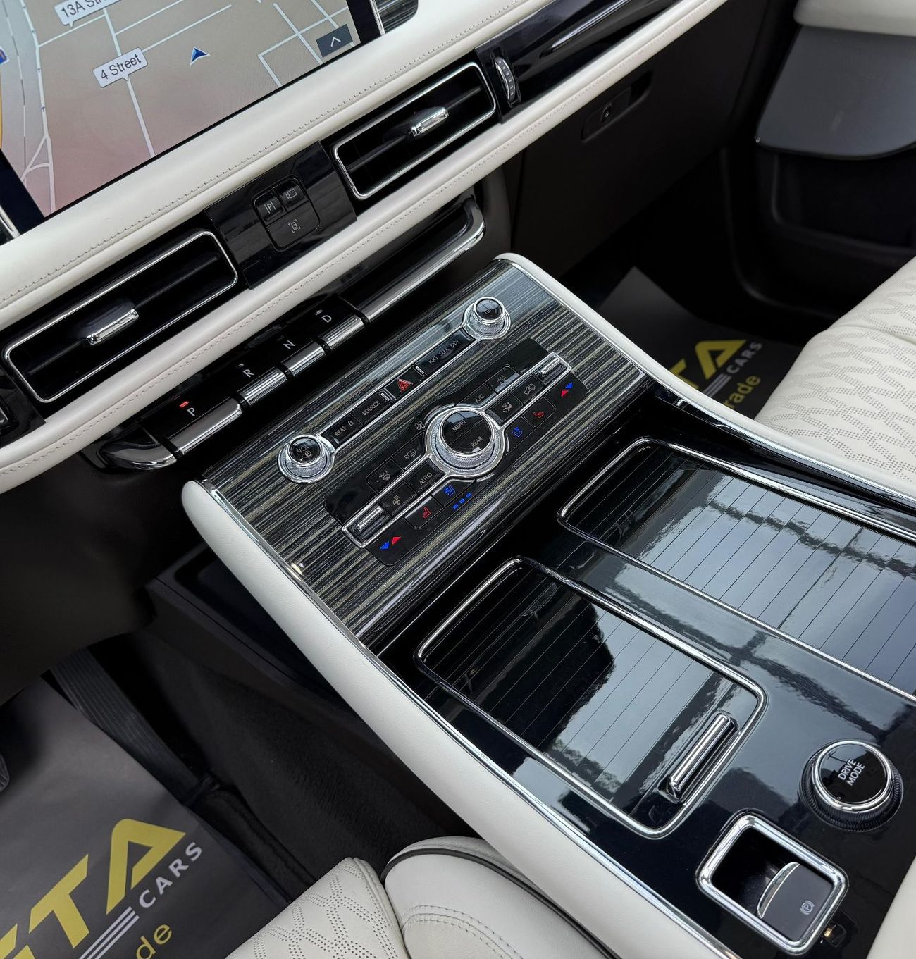 لينكولن أفياتور Presidential 3.0L 2022 Lincoln Aviator Presidential, Warranty, Excellent Condition, 7 Seater, GCC