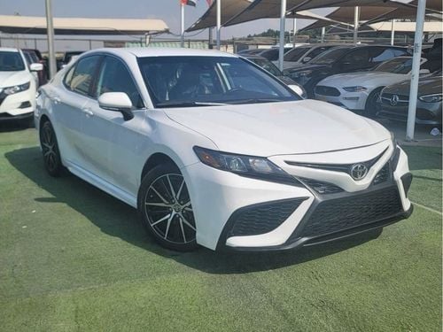 Toyota Camry SE 2.5L (204 HP)