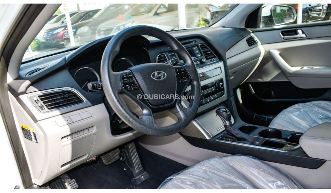 Hyundai Sonata Hyundai models 2015 White COULOUR Number 2 EXelent Condition.