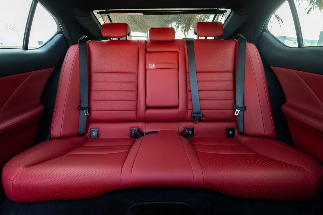 لكزس IS 350 F Sport