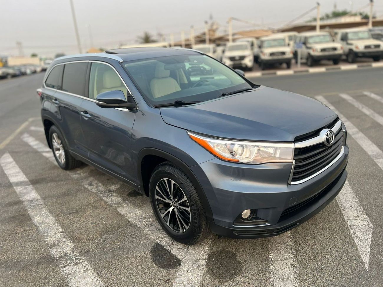 تويوتا هايلاندر 2015 TOYOTA HIGHLANDER XLE - 4x4 - 63500 mileage- SUNROOF 7 SEATER ELECTRIC SEATS -LEATHER SEATS - P