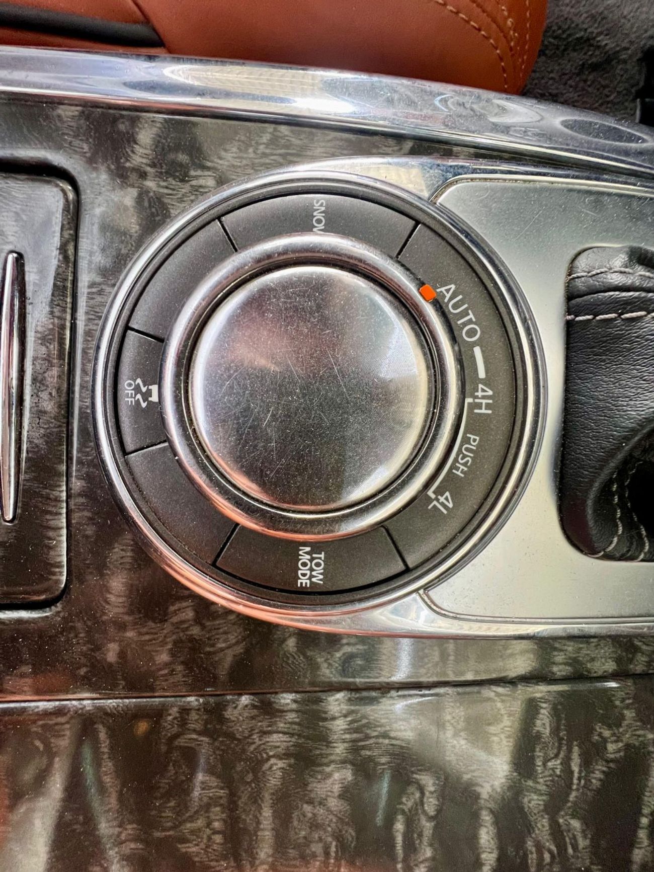 Nissan Armada Armada Le big engine 4+4