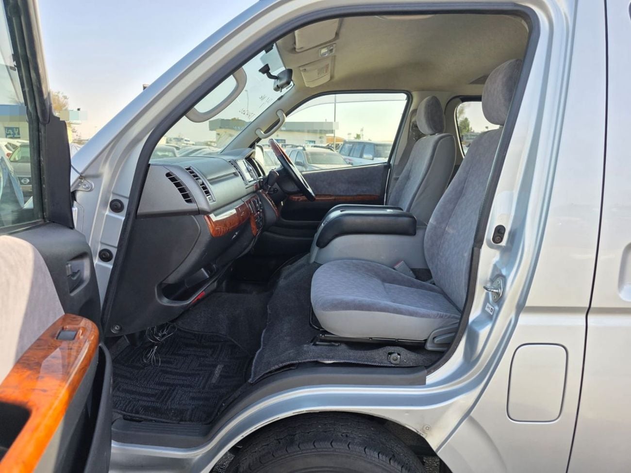 Toyota Hiace TOYOTA HIACE VAN RHD 2006 MODEL 2.0 L PETROL AUTOMATIC(PM36387)