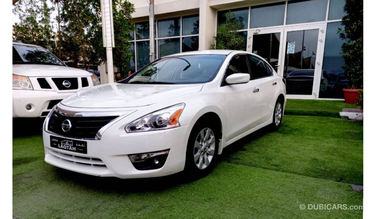 Nissan Altima 2014 model imported, fingerprint, screen, wheels, sensors, camera, in excellent condition, you do no