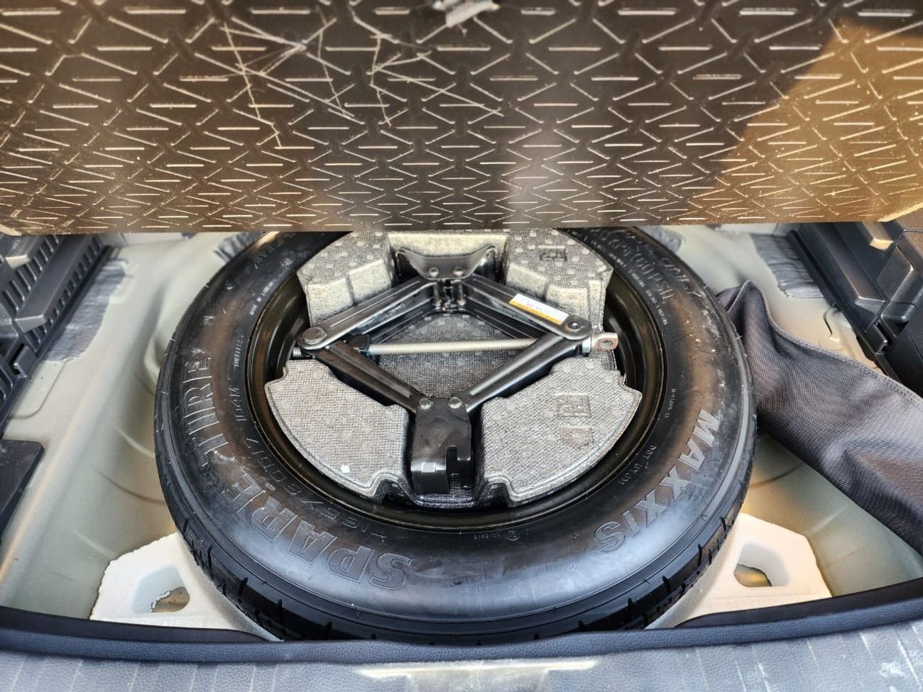 Toyota RAV4 RAV4 XLE HYBRID