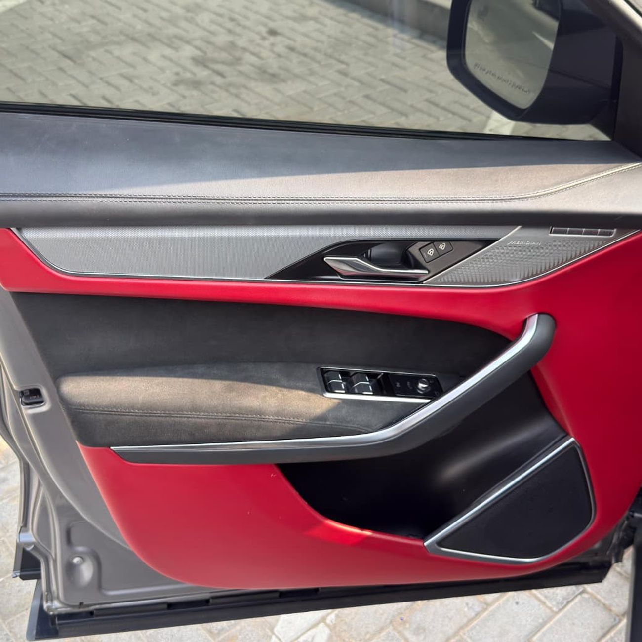 جاكوار F بيس SVR 5.0L