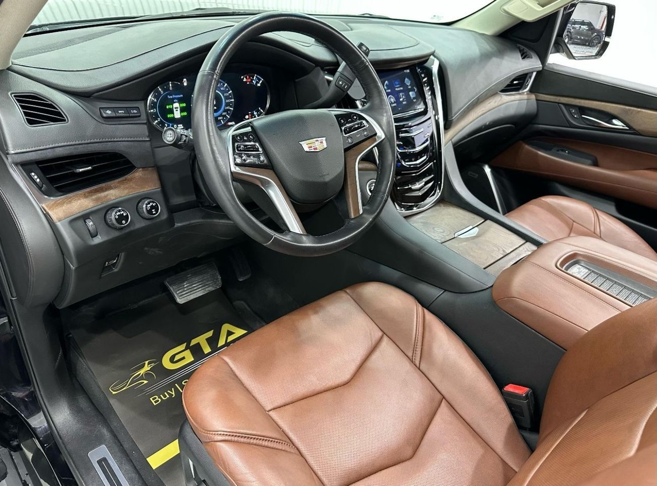 كاديلاك إسكالاد Std 6.2L 2019 Cadillac Escalade, 6.2 V8 4WD, 420bhp, 10 Auto Speed Gearbox. AED 199,000 or AED 3,117