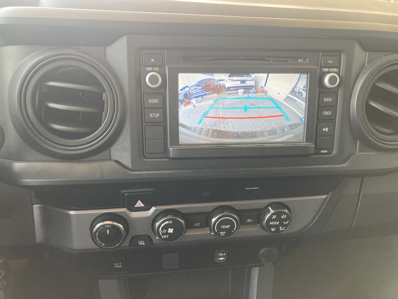 Toyota Tacoma SR5- 3.5L - 4X4 Automatic