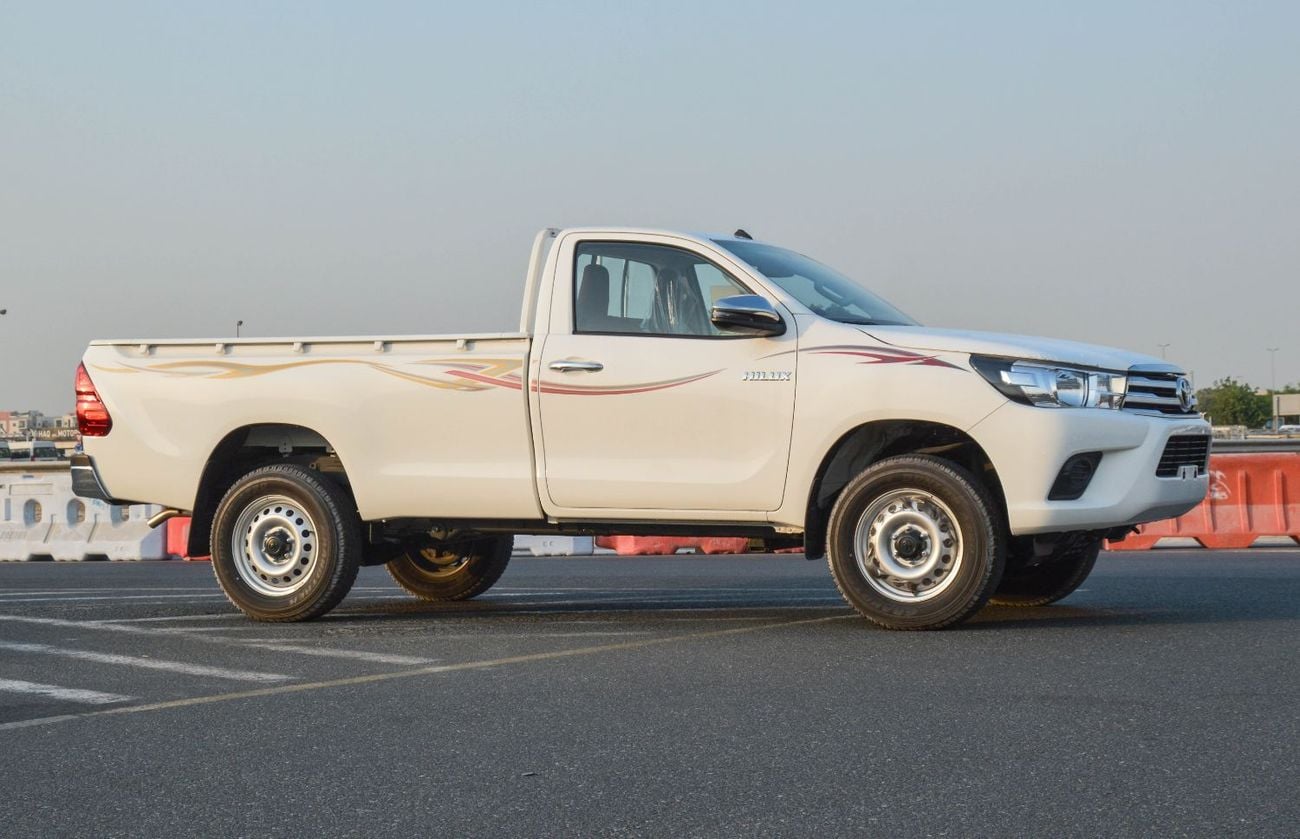 تويوتا هيلوكس 2.7L 4WD PETROL MT SC 2026