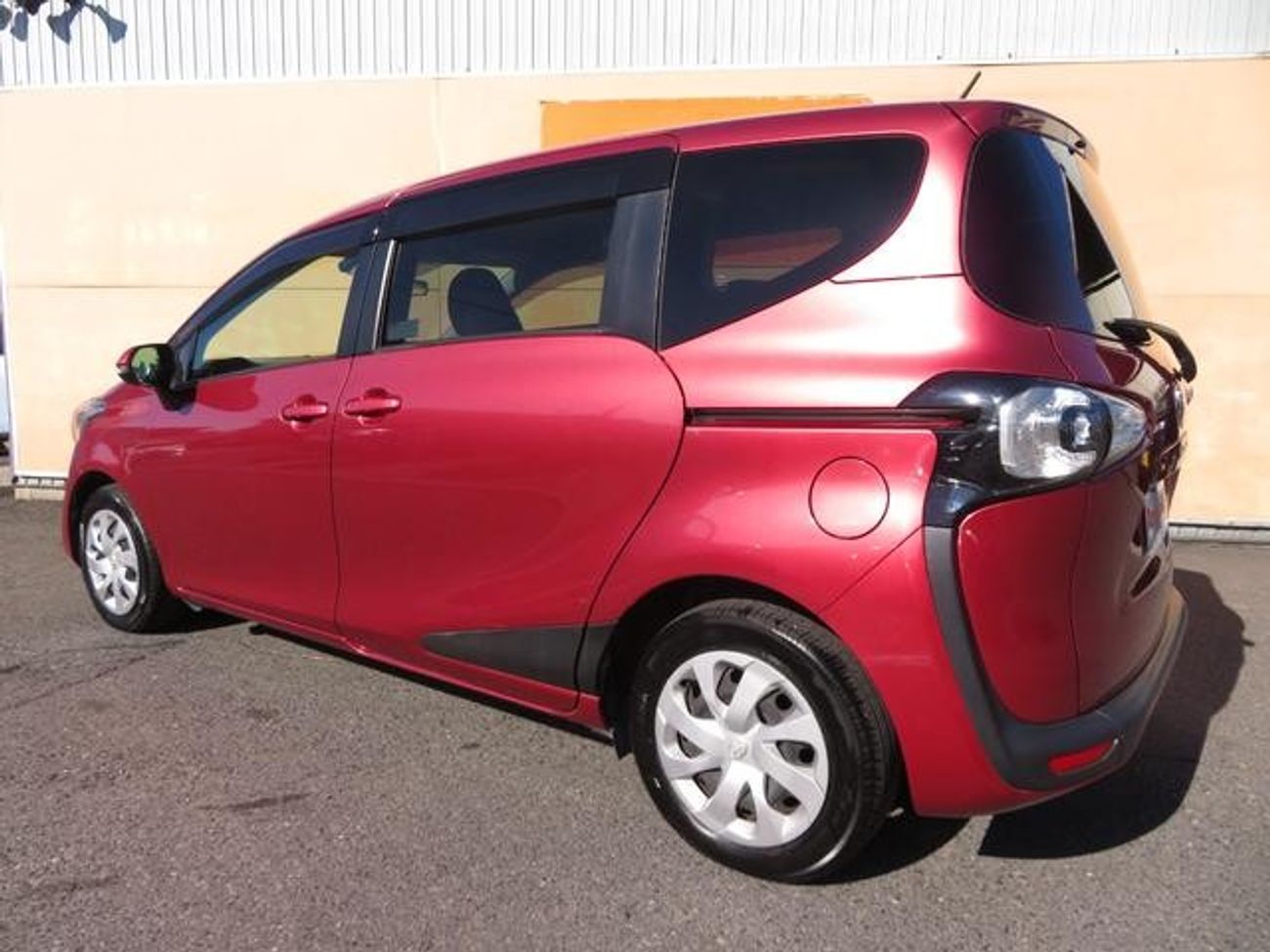 Used Toyota Sienta NSP170G 2016 for sale in Japan 704330