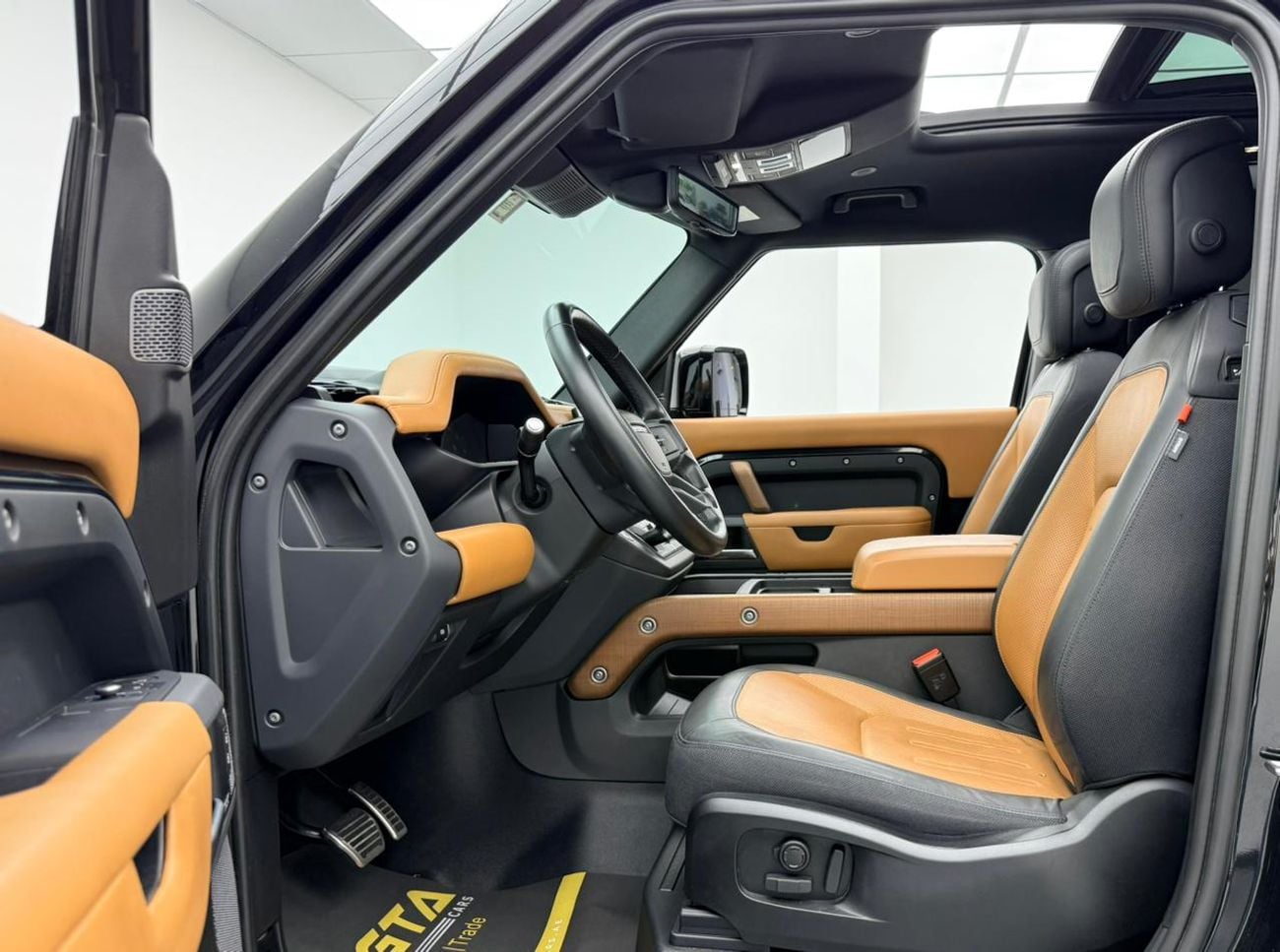 Land Rover Defender 2023 Land Rover Defender 90 X Dynamic P400, 2027 LR Warranty, Full LR Service History, GCC