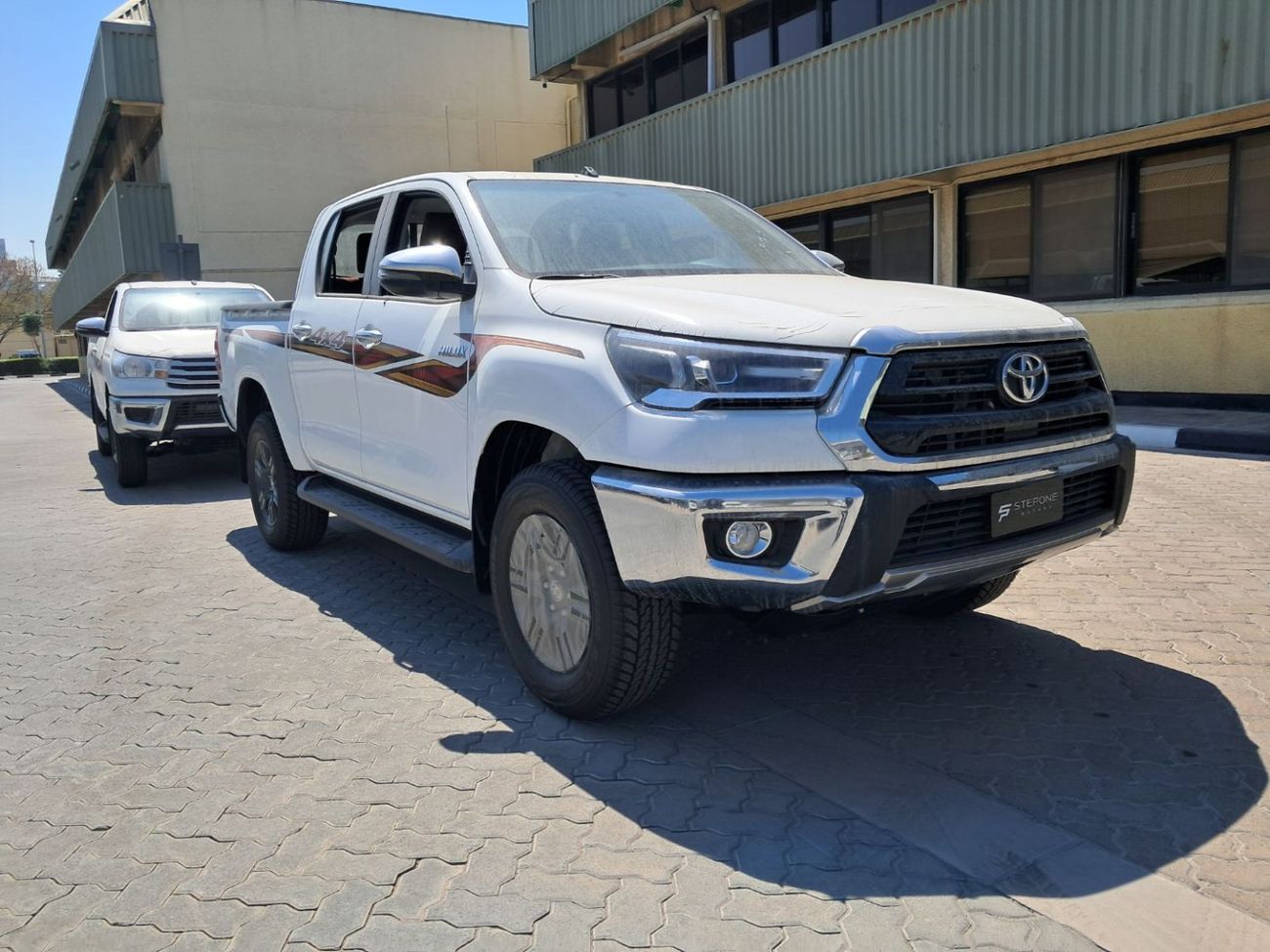 Toyota Hilux 2.7L petrol DC 4X4 GLXS-V1 AT