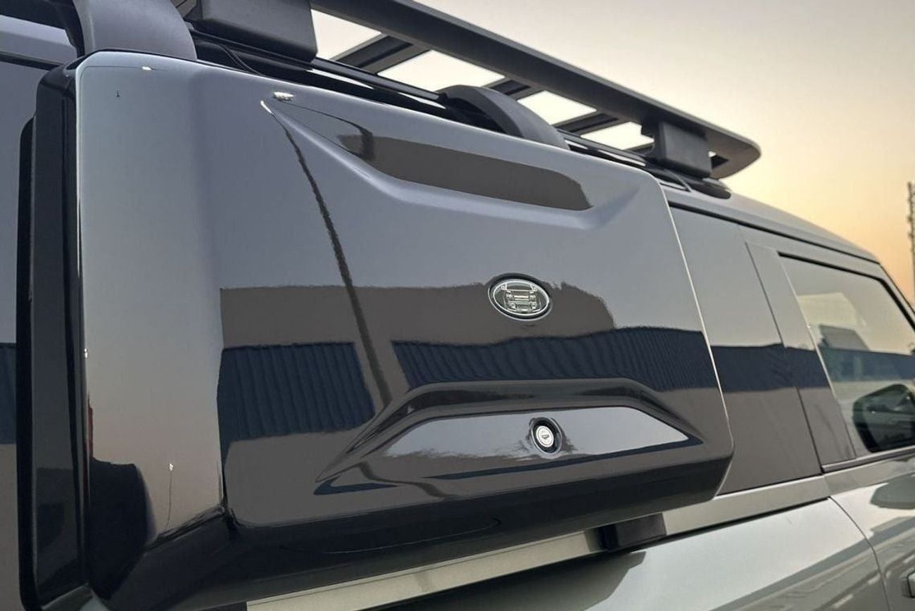 Land Rover Defender P400 90 SE 3.0L (5 Seater)