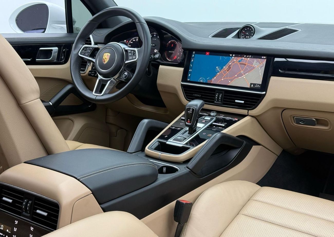 Porsche Cayenne Std 3.0L (340 HP) 2018 Porsche Cayenne, Warranty, Sport Chrono Package, Excellent Condition, GCC