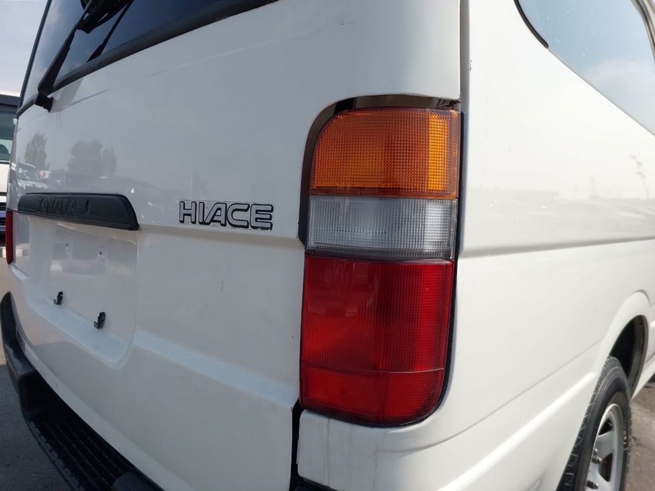 Toyota Hiace TOYOTA HIACE VAN RHD 2002 MODEL 2.0 L PETROL MANUAL(PM05893)