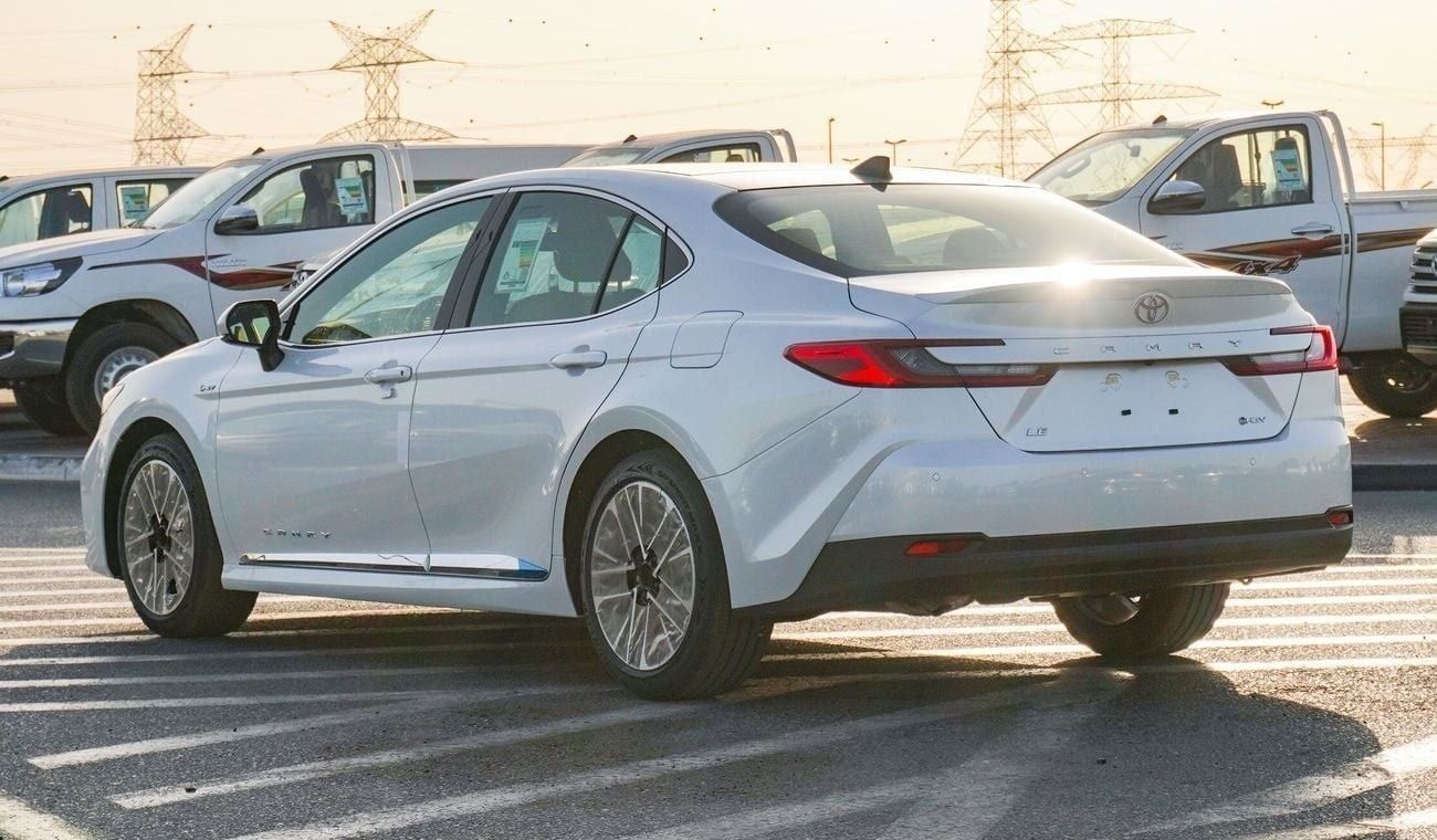 Toyota Camry تويوتا كامري LE HEV 2.5 L Hybrid