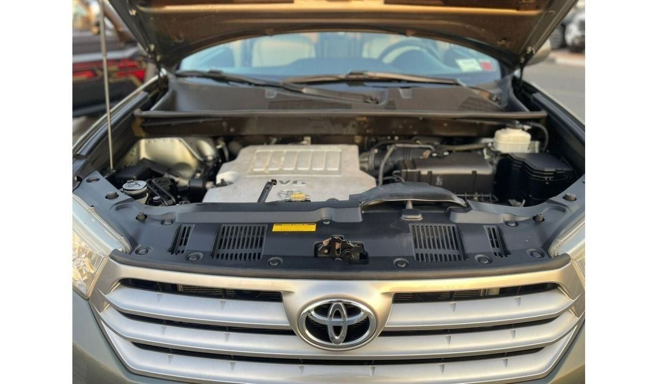 تويوتا هايلاندر 2013 Toyota Highlander MidOption+ 3.5L V6 - AWD 4x4 - Electric Seats - 7 Seater With Rear CAM - 90,0
