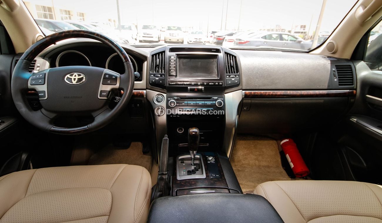 Toyota Land Cruiser GXR V8