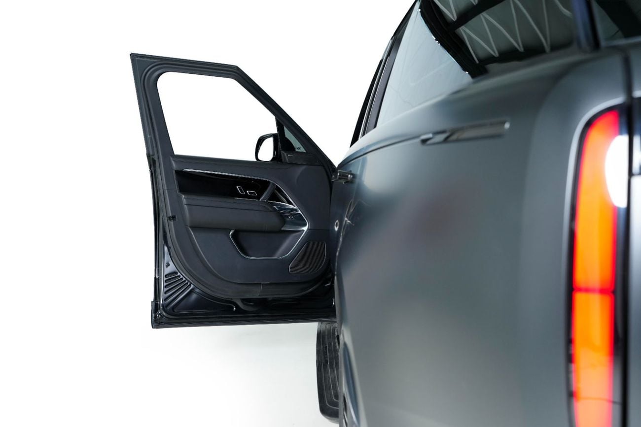 Land Rover Range Rover SE P530-Black On Black-Mint Condition-High Specifications