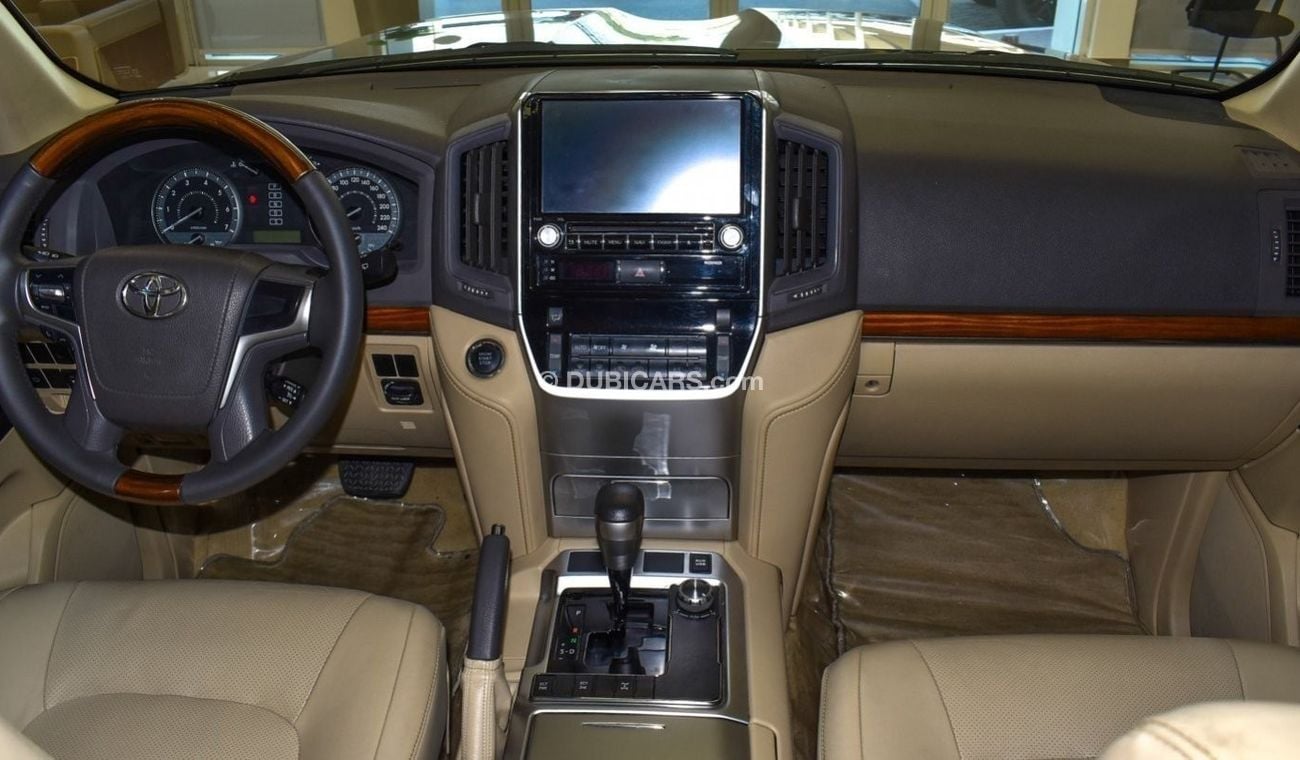 Toyota Land Cruiser GXR V8