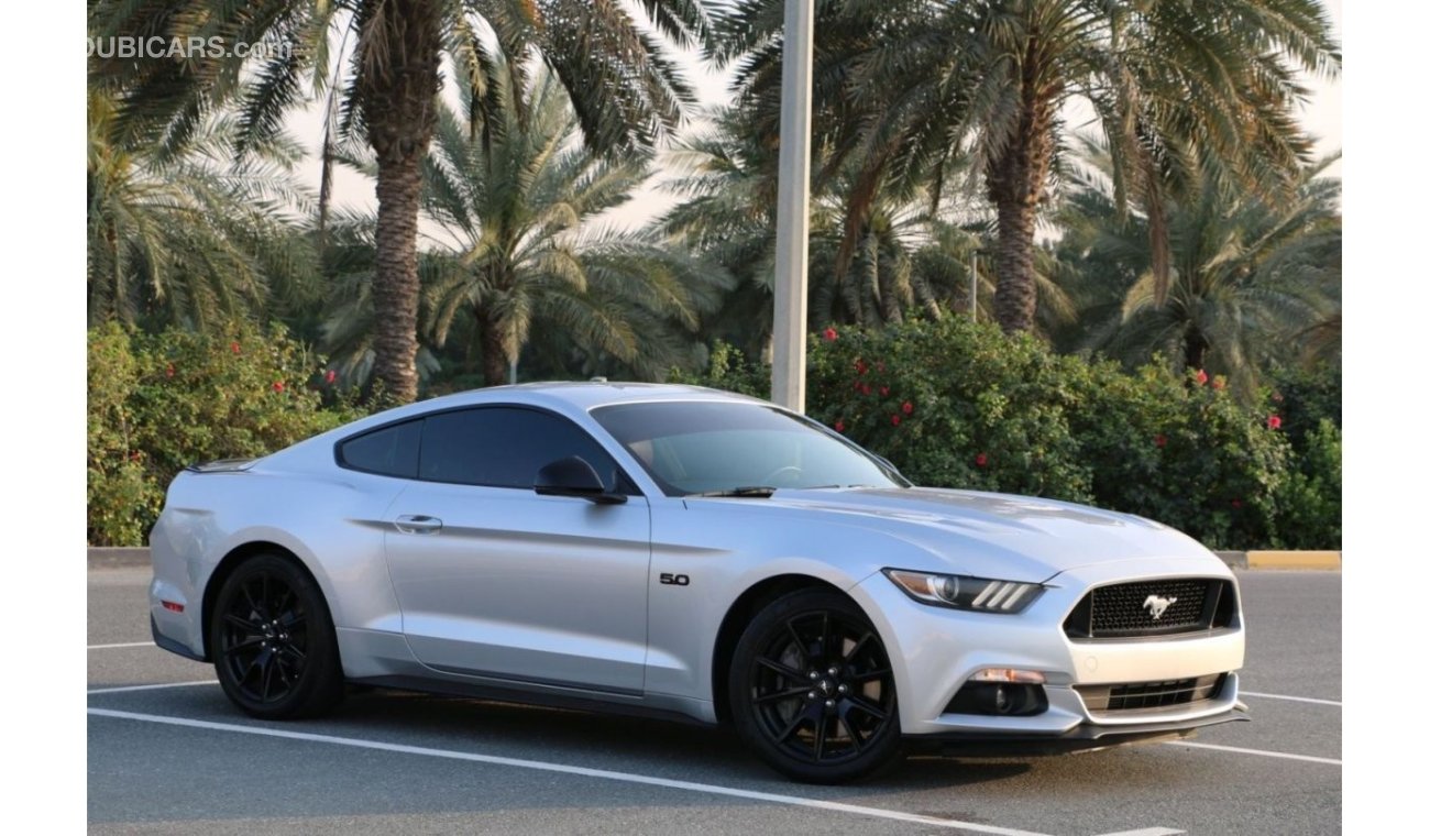 Ford Mustang GT Premium Ford mustang GT 5.0 GCC 2017  original paint  service history in company  perfect conditi