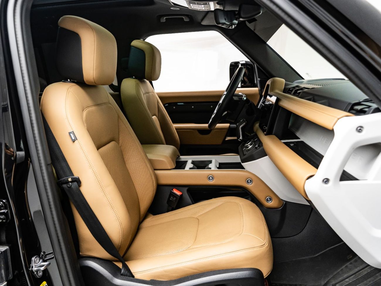 Land Rover Defender P400 110 X-Dynamic HSE 3.0L (5 Seater) 2025 Land Rover Defender 110 HSE P400, 2029 Land Rover Warran