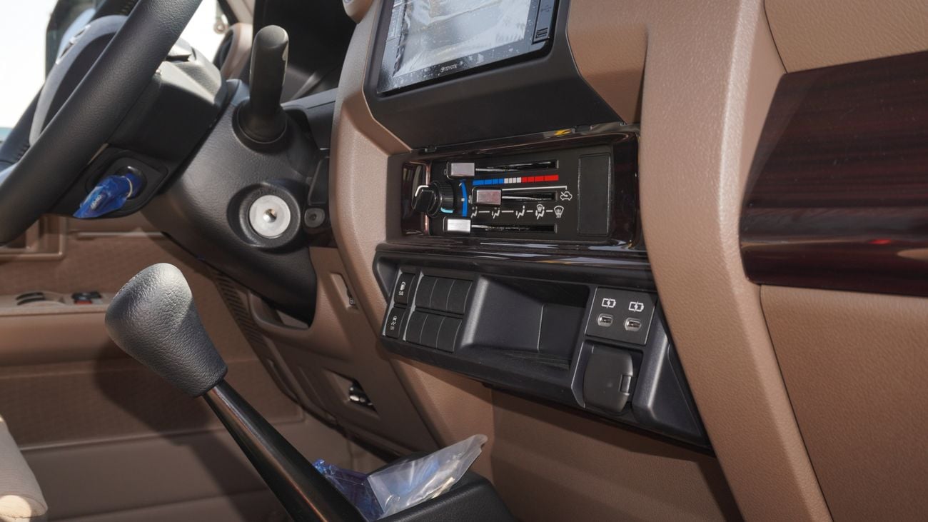 تويوتا لاند كروزر بيك آب LX 4.0 L V6