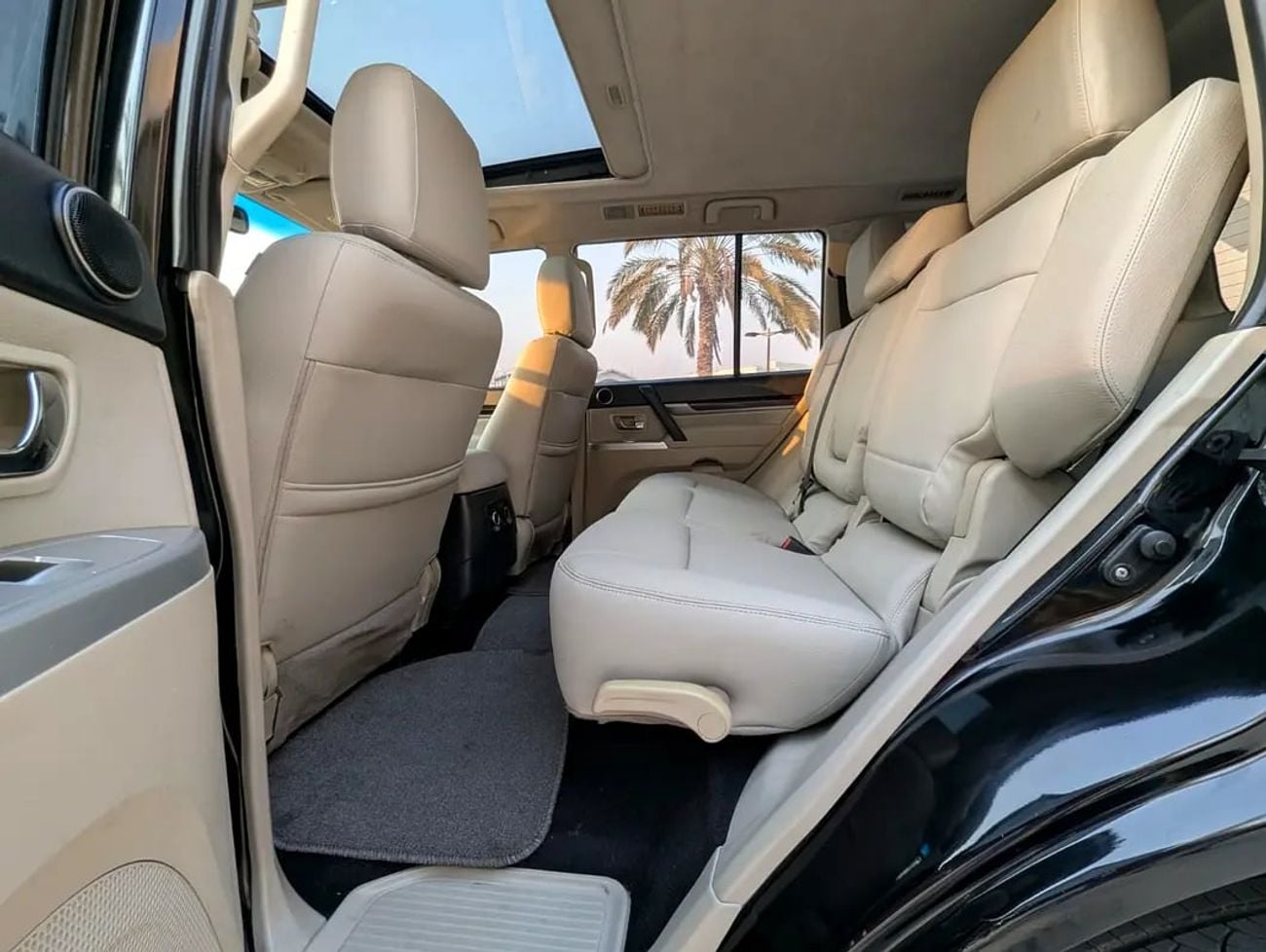 Mitsubishi Pajero GLS MIDLINE GLS Full Option TOP GCC Premium Condition Low KM Family SUV