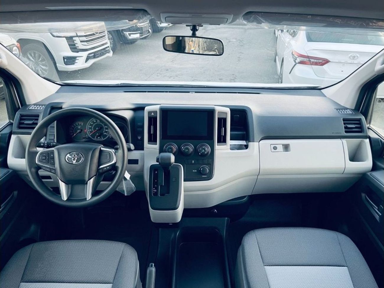 تويوتا هاياس 3.5L V6 High Roof Petrol Automatic Mid Option 2026 MODEL