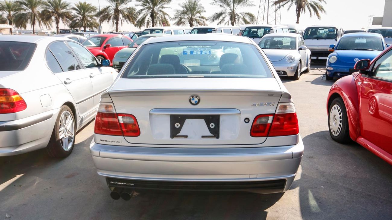 بي أم دبليو 325 i