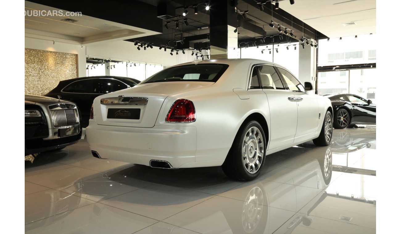 رولز رويس جوست 2013 ROLLS ROYCE GHOST GCC !!!! WITH REAR SCREENS AND VERY LOW MILEAGE !!!