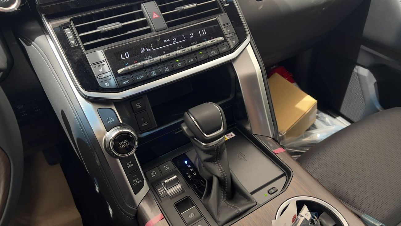 تويوتا لاند كروزر EXPORT ONLY - 2026 LC300 VX 4.0L (Black Interior) (GCC Specification)
