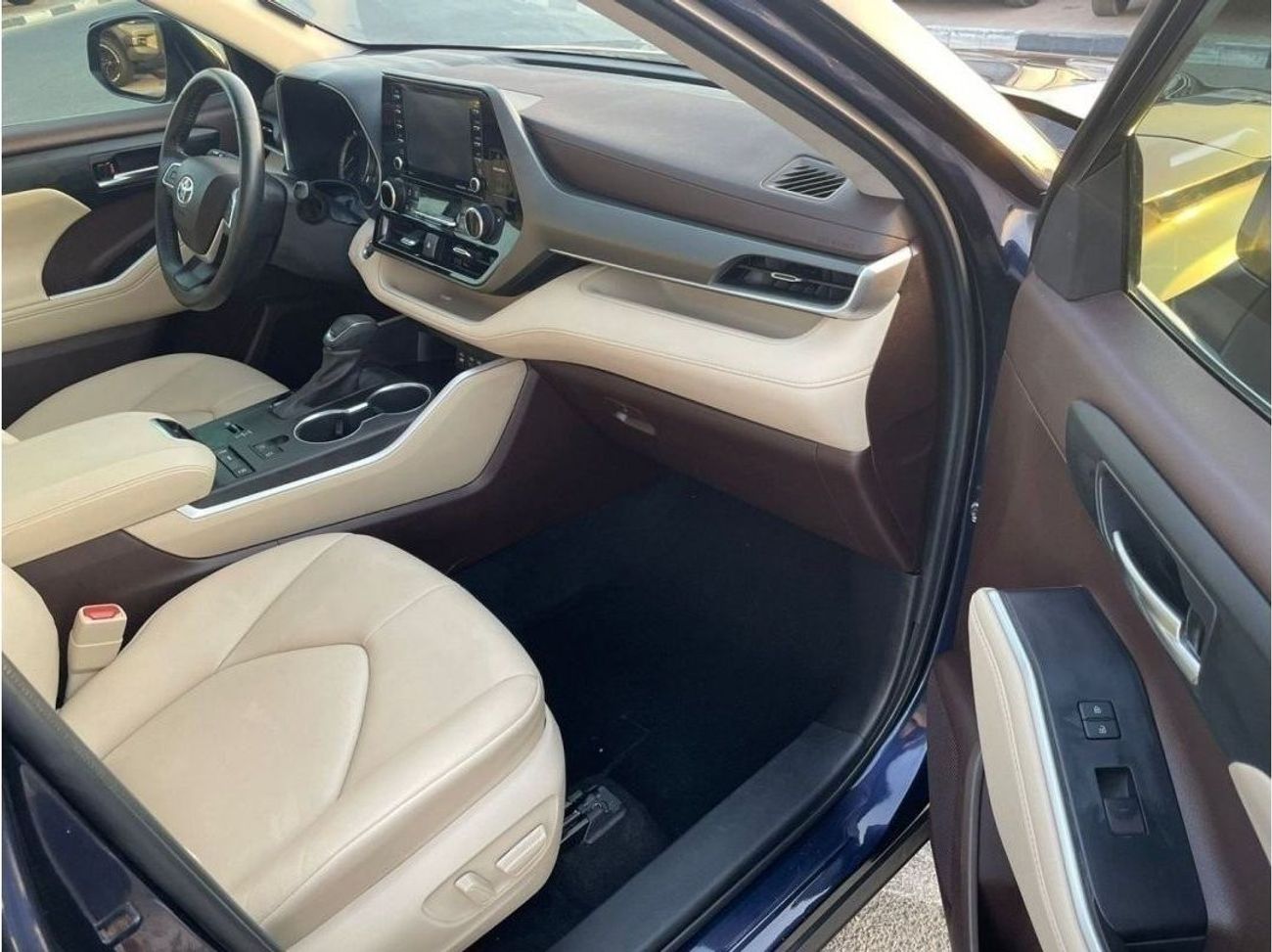 تويوتا هايلاندر 2022 Toyota Highlander XLE Full Option Inside Special Beige With Radar /